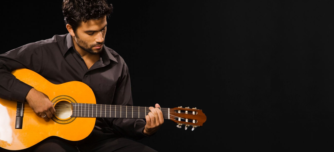 Imagen principal del artículo ¿Cuál es la diferencia entre una guitarra flamenca y una clásica?