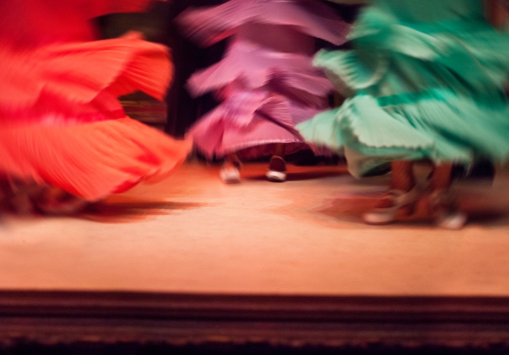 Imagen principal del artículo Del mantón al diseño contemporáneo: la evolución del vestuario flamenco